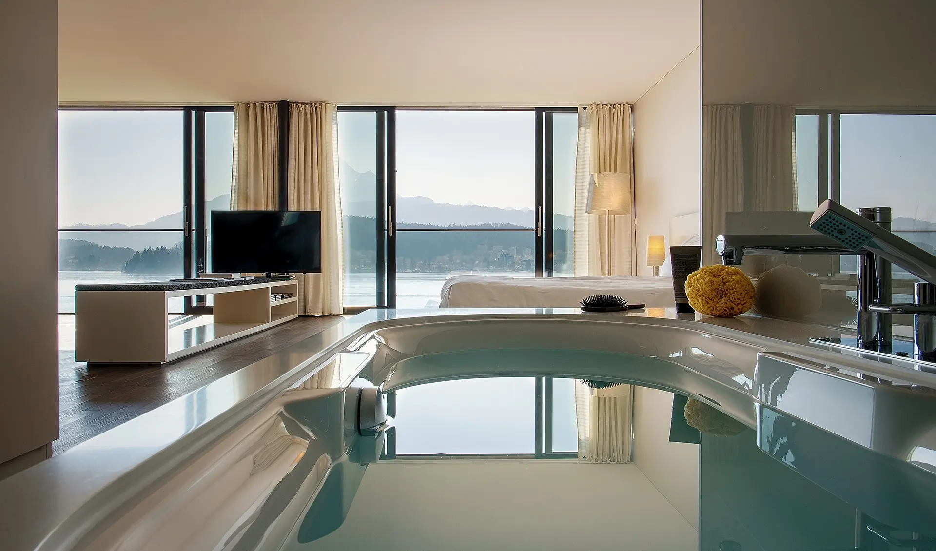 Hermitage lake view deluxe suite 2