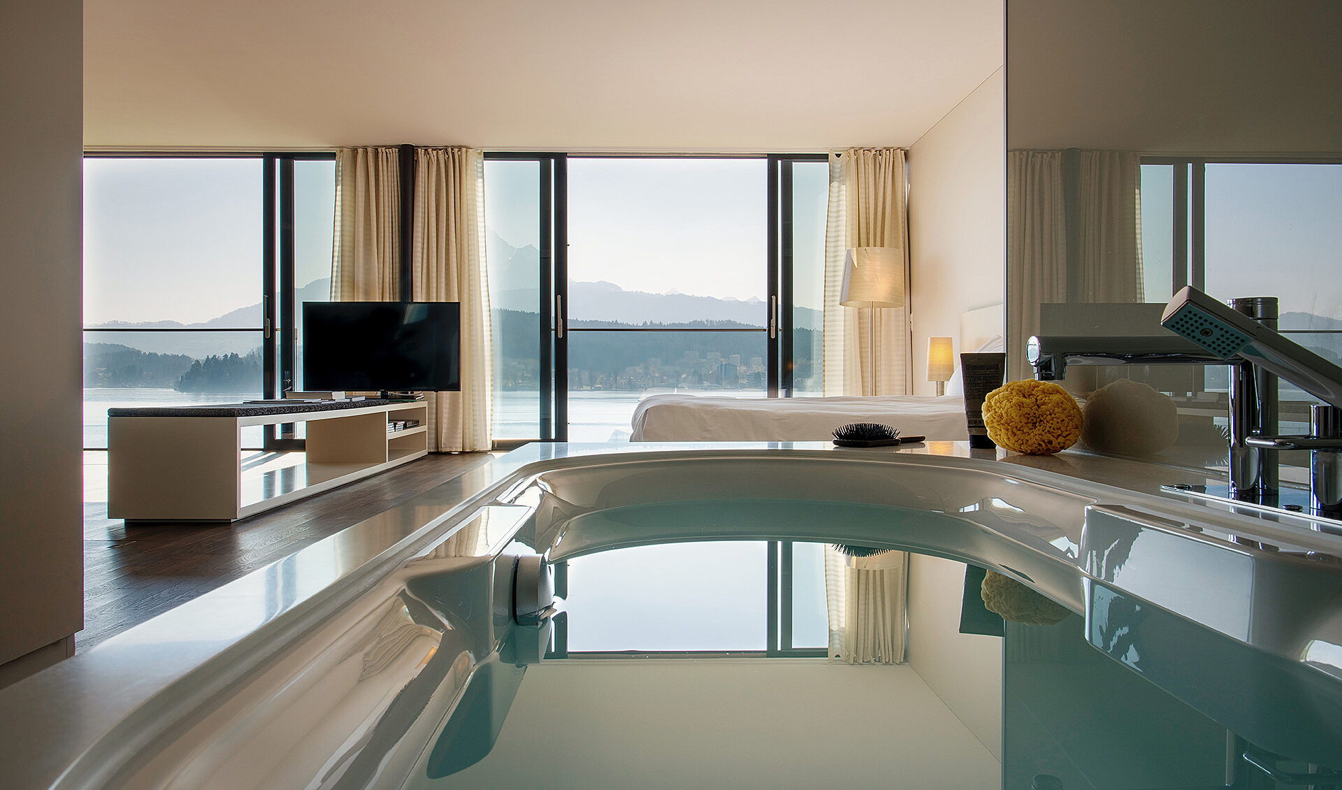 Hermitage lake view deluxe suite 2
