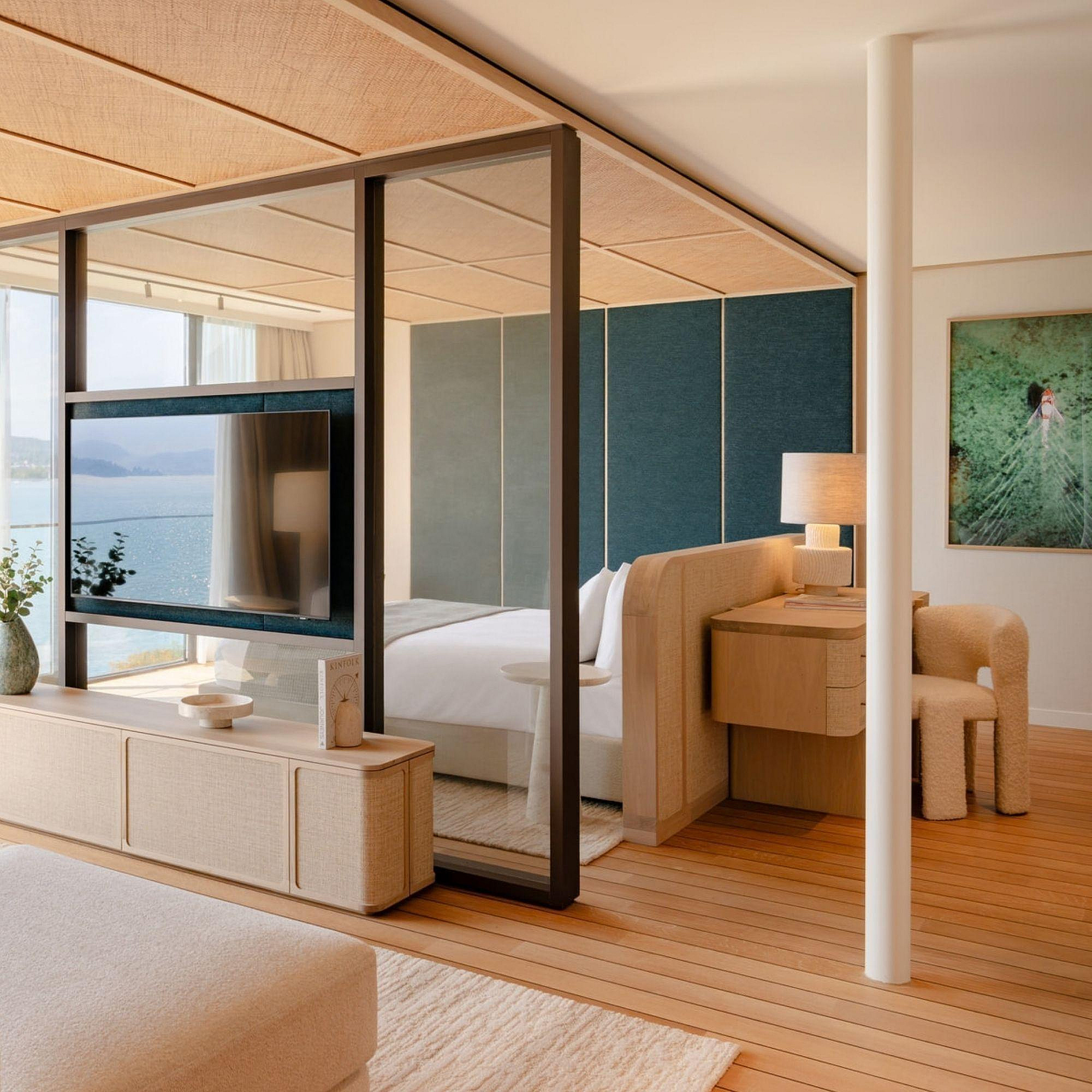 Wellbeing Panorama Suite view lounge bedroom